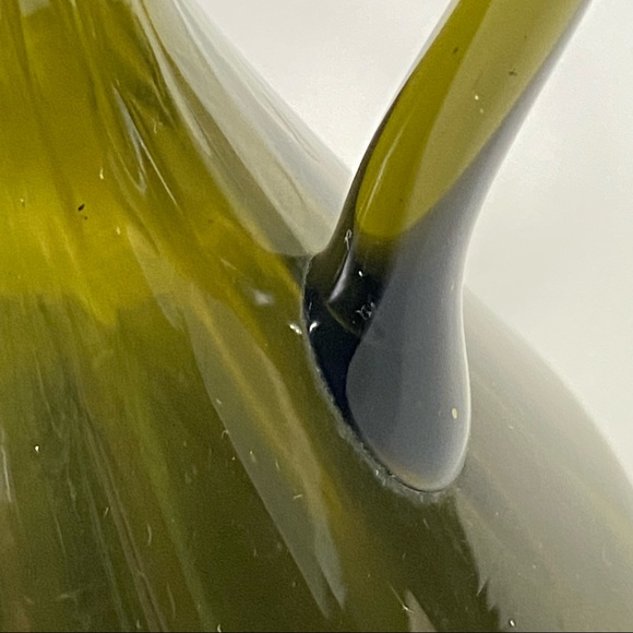 VINTAGE Green Blown Glass Double Handle Mid Century Vase - Picture 16 of 17